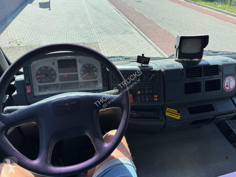 Vrachtwagen MAN 26.313, Fuel, 5 compartments,...