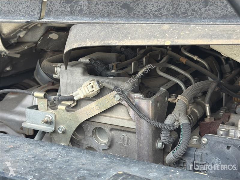 Camión Nissan NT400