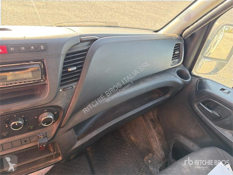 Furgoneta Iveco 35C17 Crew Cab Flatbed Truck