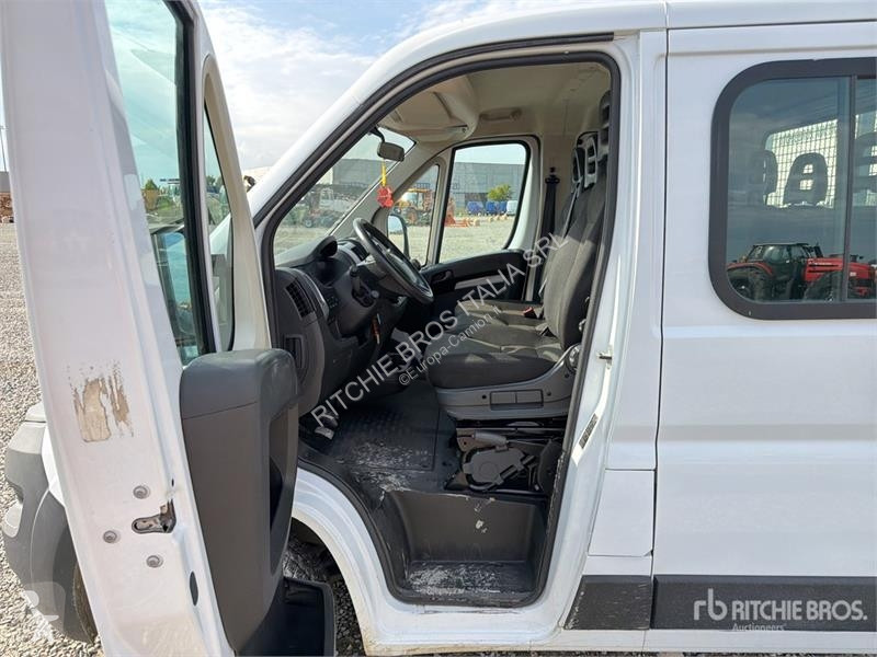 Kamion Fiat ducato Crew Cab Flatbed Truck