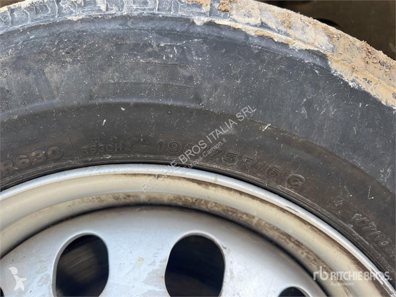 Camión Ford 350-130 S/A Dump Truck