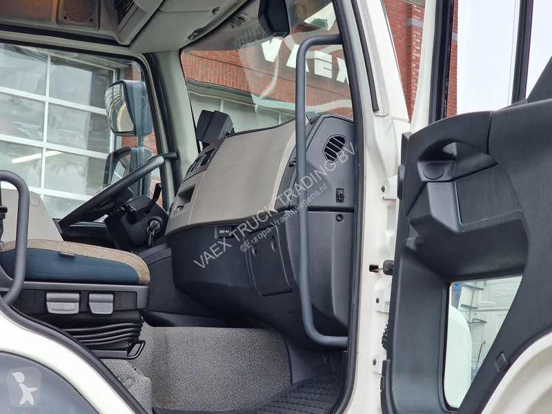 Camión Volvo 250 4x2 - Box - Loadlift - A/C -...