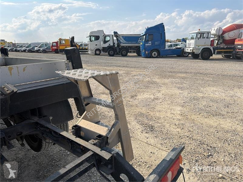 Camion Nissan PNT205 20 m on Nissan NT400...