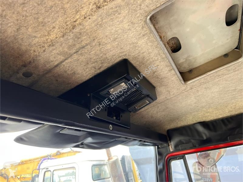 Camion Iveco Unic 6x2 T/A Dump Truck