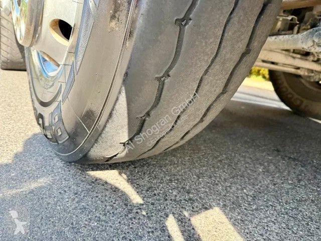 Грузовик Mercedes 3243...