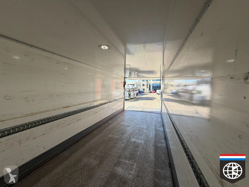 Vrachtwagen Volvo 460 Sleeping cab Storage box...