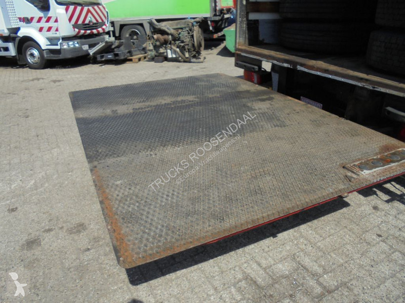 Vrachtwagen Volvo 8.180 + Manual + Dhollandia Lift