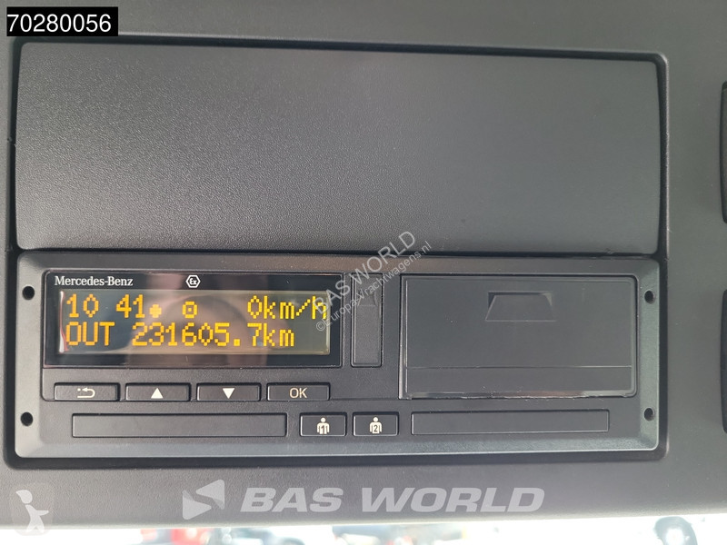 Vrachtwagen Mercedes 1827 4X2 19tonner 2000kg...