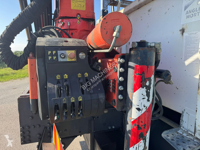 Kamion Iveco 330 6x4 with Palfinger PK 18500 crane