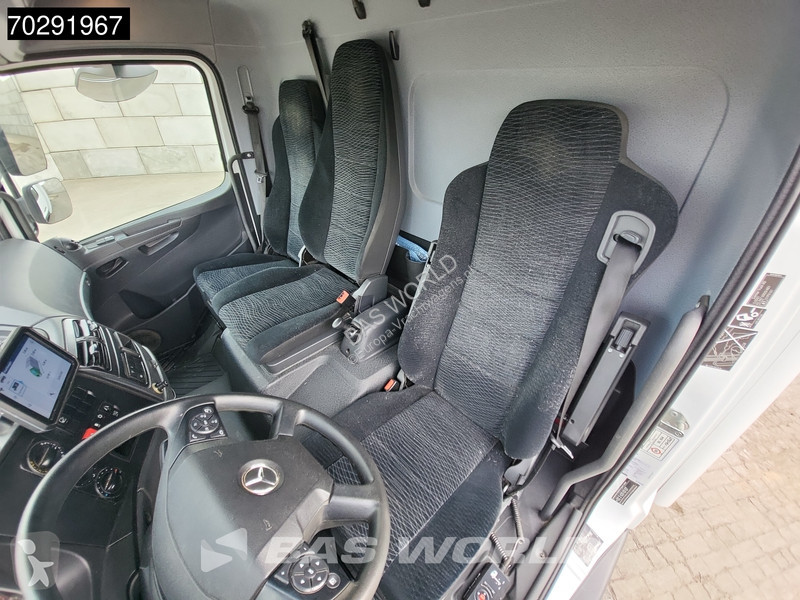 Kamion Mercedes 1221 4X2 1500kg Ladebordwand...