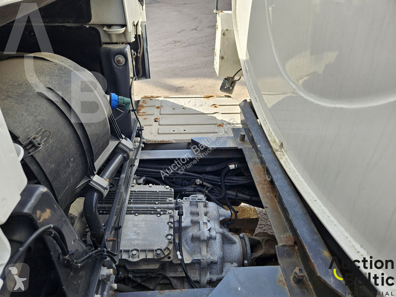 Kamión Volvo 420