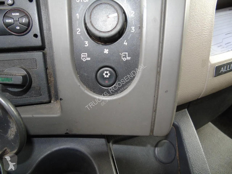 شاحنة Renault 220 + euro 5 + MANUAL + lift + 12T