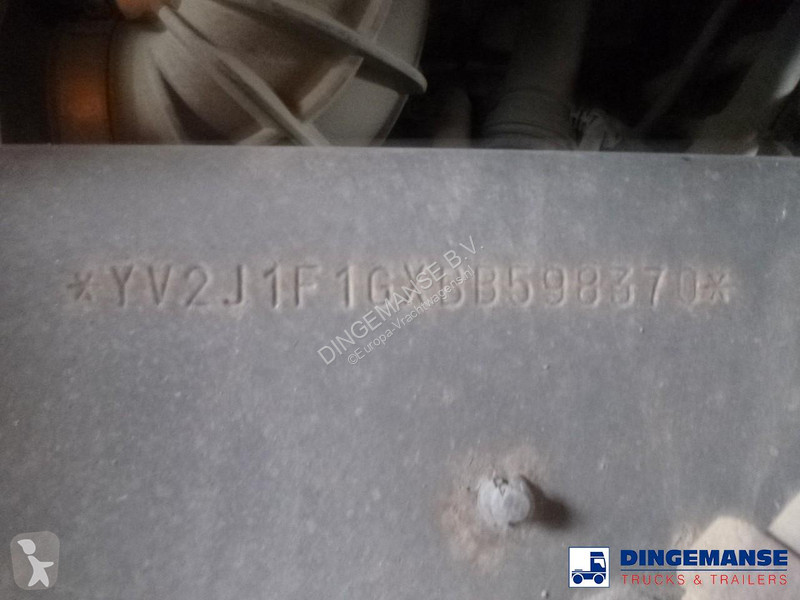 شاحنة Volvo 8x4 RHD steel tipper 16.6 m3