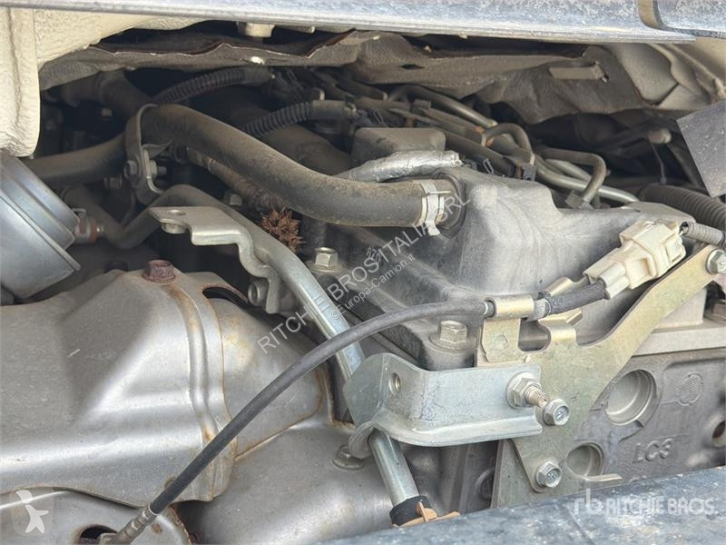 Camión Nissan NT400