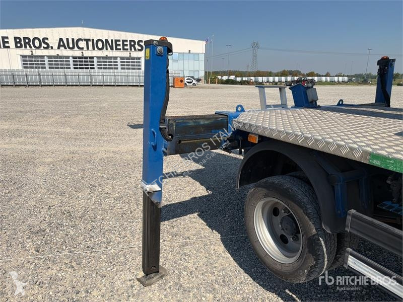 Mitsubishi Fuso truck