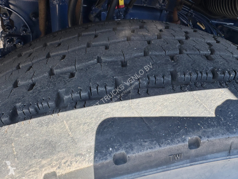 Camión Volvo 16750 6x2 Retarder Globetrotter WB...