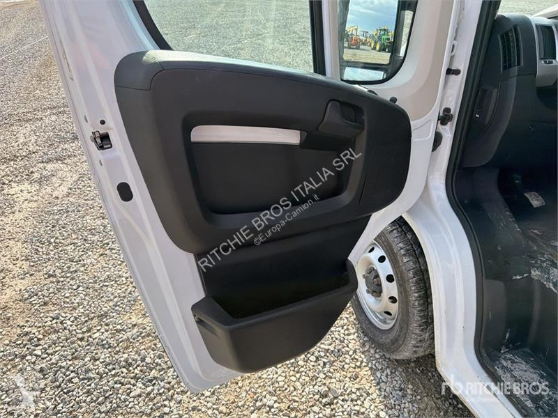 Kamion Fiat ducato Crew Cab Flatbed Truck