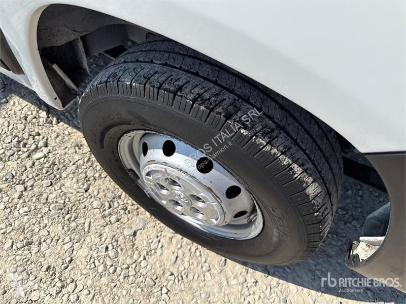 Camión Peugeot 333 L1H1 2.2 BLUEHDI 140CV SeS...