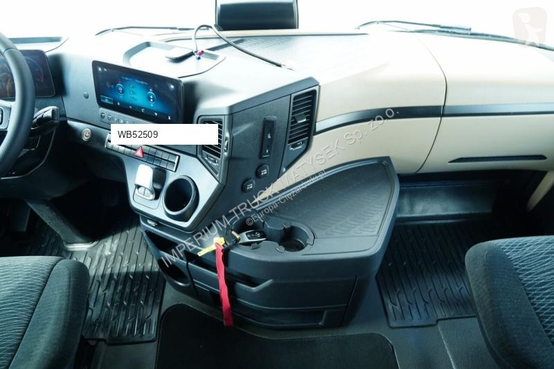 Грузовик Mercedes 2545