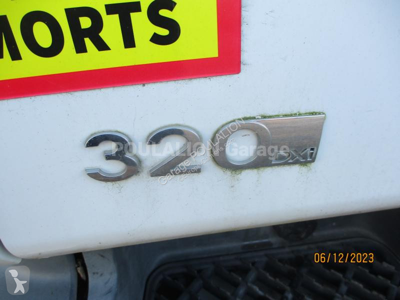 Kamion Renault 6x2 essieu relevable 320 benne...