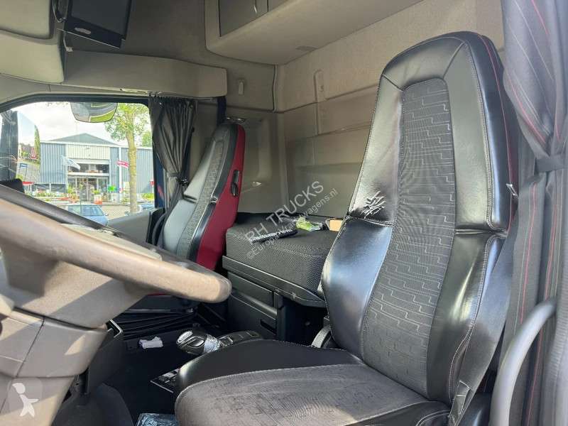 Camion Volvo 500 8X2 EURO 6 + PALFINGER T22...