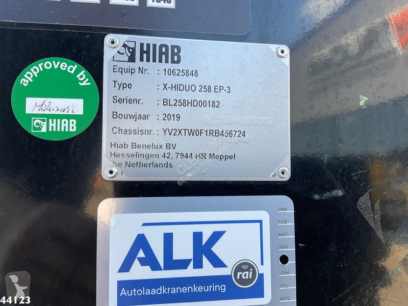Camion Volvo 420 8x2 Hiab 25 Tonmeter laadkraan...
