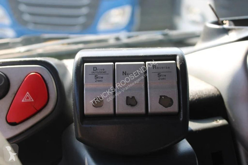 شاحنة Iveco 310 + 6X2 EURO 5 + CARRIER + LIFT