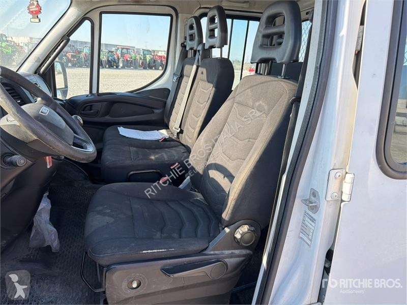 Furgoneta Iveco 35C17 Crew Cab Flatbed Truck