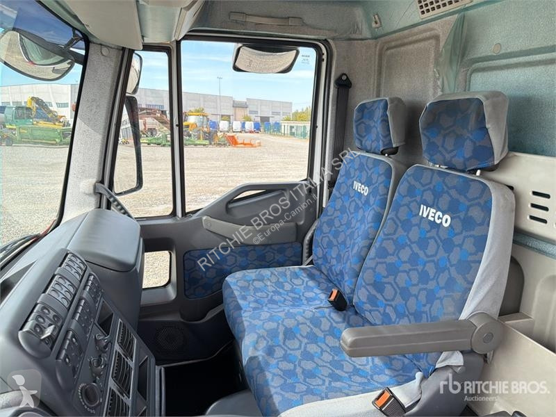 Kamion Iveco 140E28 4x2 Refrigerated Truck