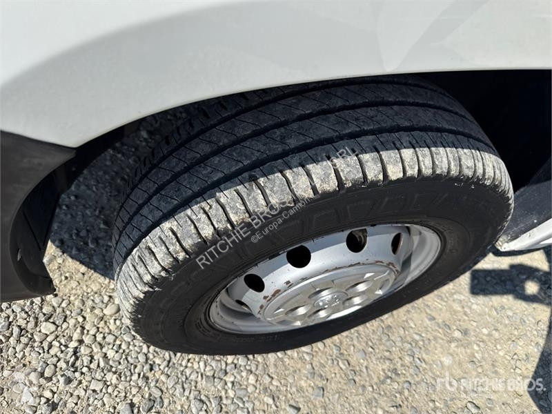 Camión Peugeot 333 L1H1 2.2 BLUEHDI 140CV SeS...