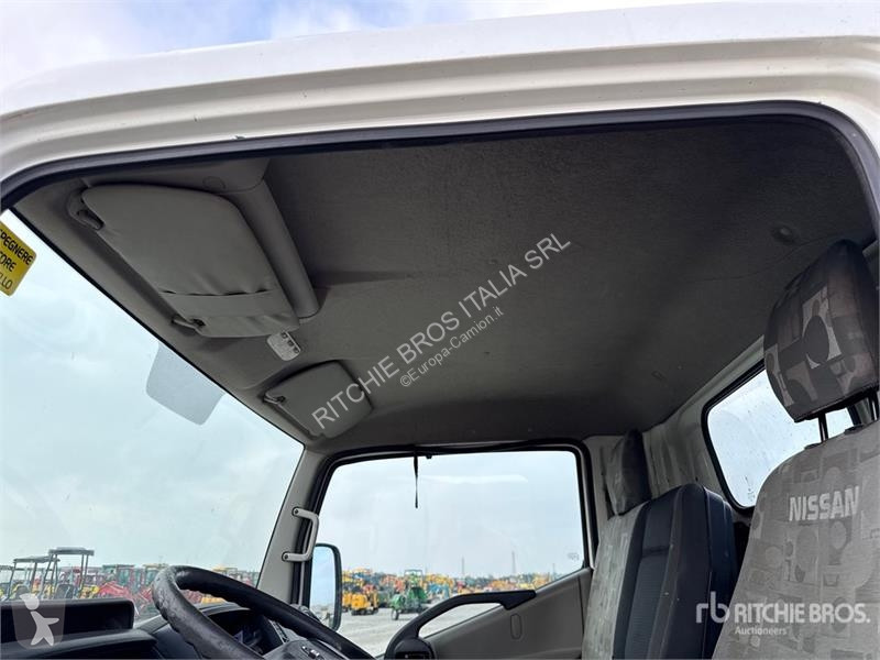 Camion  PNT205 NHD 18.1 m on Nissan Cabstar...
