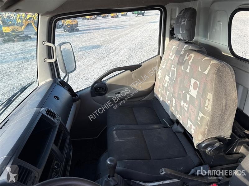 Camion Nissan Isoli PNT230 20.5 m on Nissan...