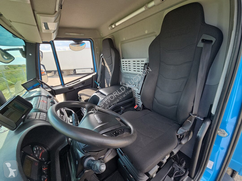 Camião Iveco 140E220