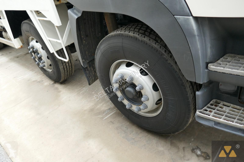 Camion Hino FY crane