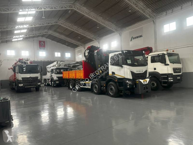 Camion Iveco Grúa