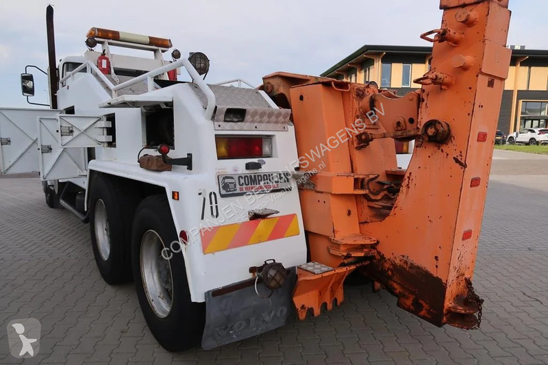 Kamion Volvo NL 10 Towing and recovery vehicle...