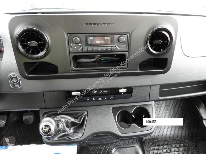 Autoutilitară Mercedes SPRINTER 315 SKRZYNIA 8...