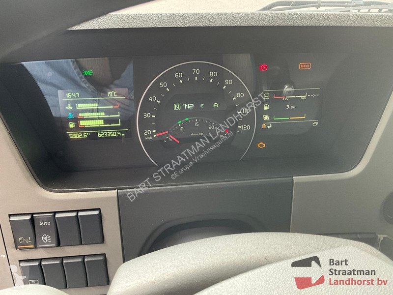 Camion Volvo FM 370 4x2 Euro 6 closed box truck...