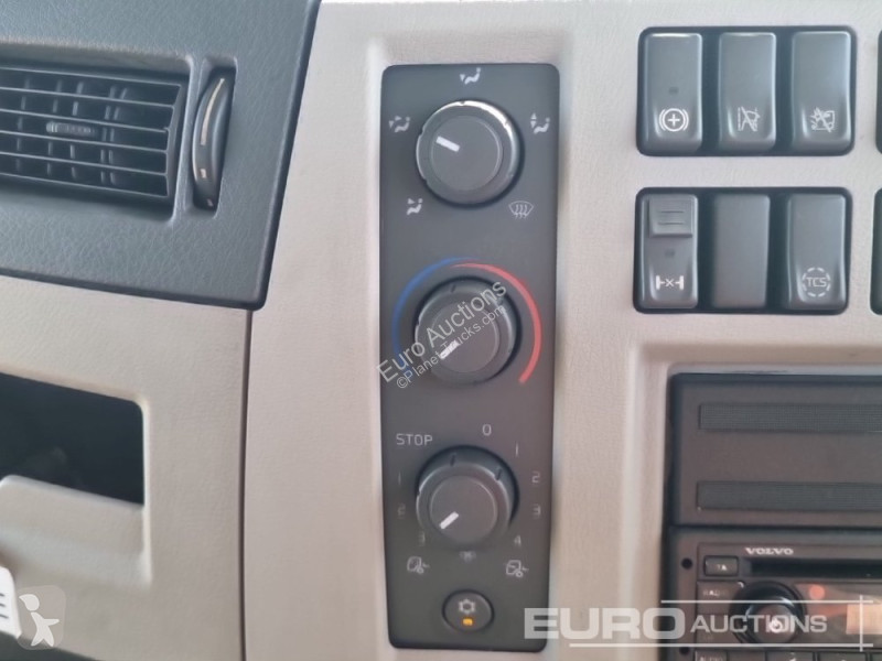Camion Volvo FL818