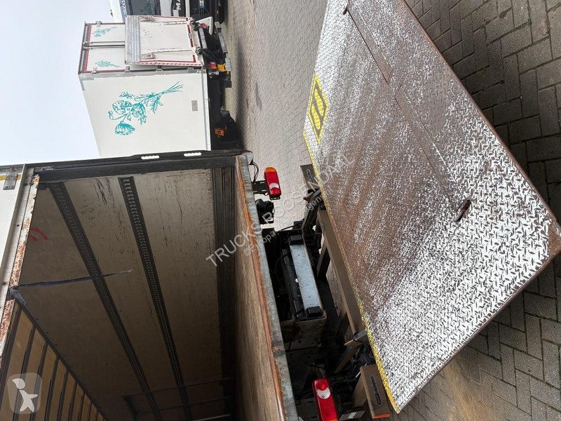 شاحنة Iveco 120E18 + euro 5 + lift