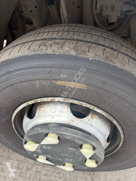 شاحنة Renault 220 MEDISCHE VRACHTWAGEN /CAMION...