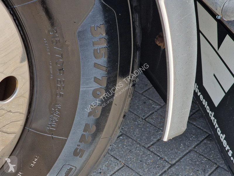 شاحنة Volvo 460 full air - VEB - Zepro lift -...