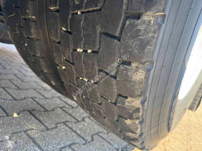 Camión Volvo 16750 6x2 Retarder Globetrotter WB...