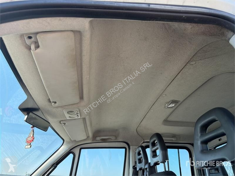 Furgoneta Iveco 35C17 Crew Cab Flatbed Truck