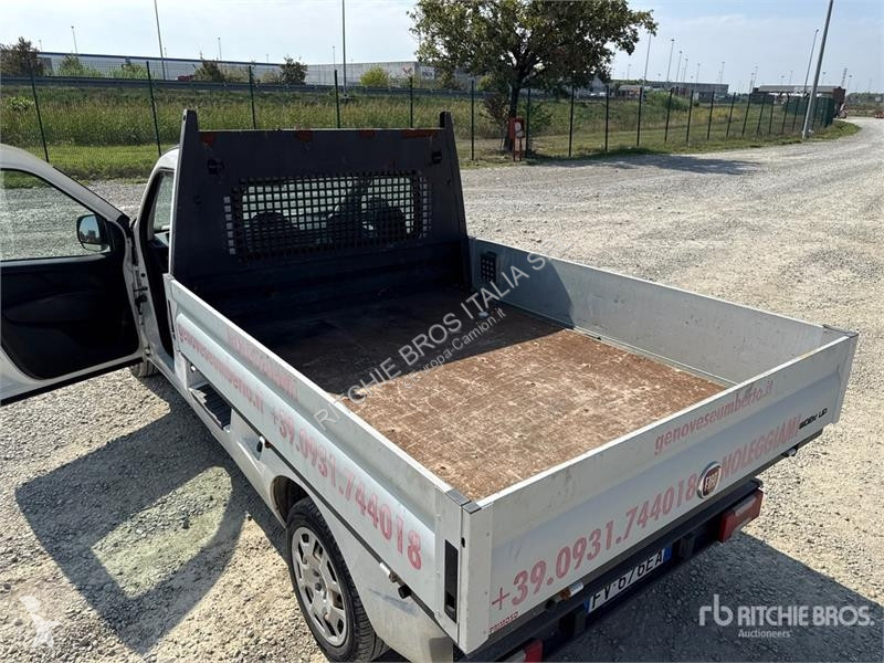 Camión Fiat Work Up Flatbed Truck
