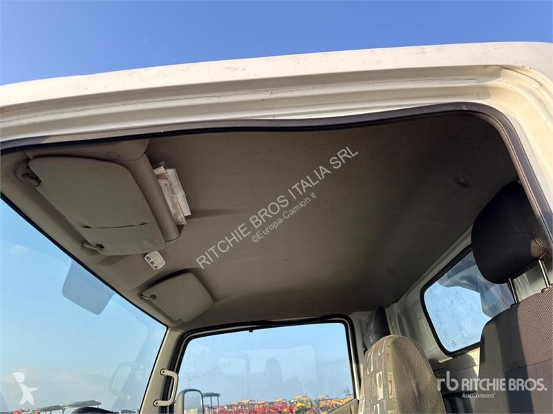 Camion Nissan Isoli PNT230 20.5 m on Nissan...