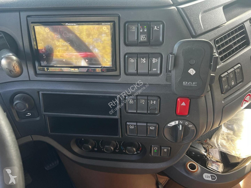 Грузовик DAF 6X2 EURO 6 + SLIDING ROOF + 2 AXLE...
