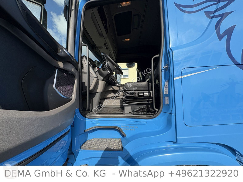 Vrachtwagen Scania R...