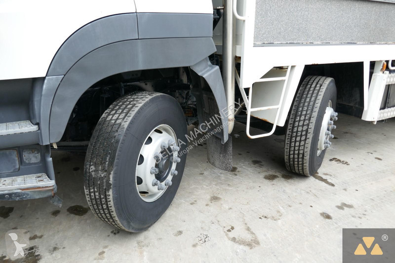 Camion Hino FY crane