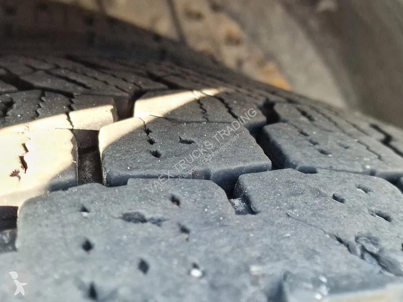 Kamion Volvo 330 4x2 - Carrier MT 18 Frigo -...